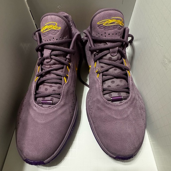 Purple Nike Air Zoom LeBron 2 trainers - Picture 3 of 3